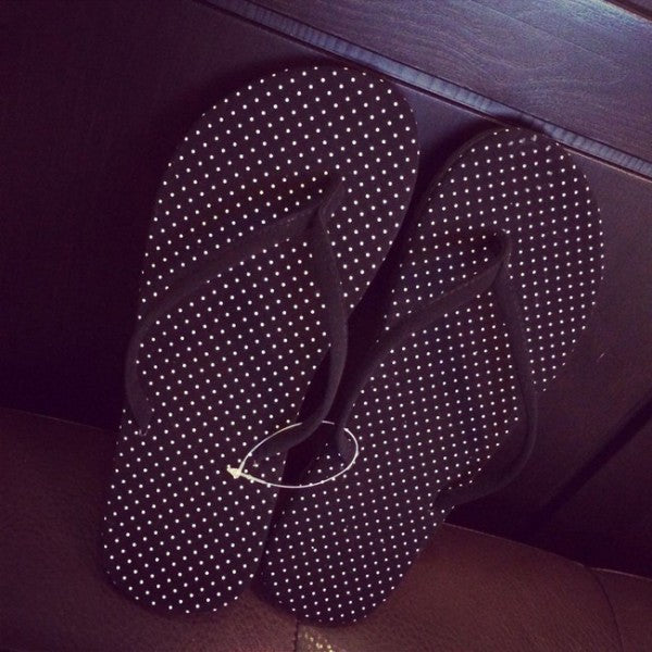 Women Sexy Flip Flop Sandalen Sandaletten Flipflop Schwarz gepunktet Weiss / Grösse 38