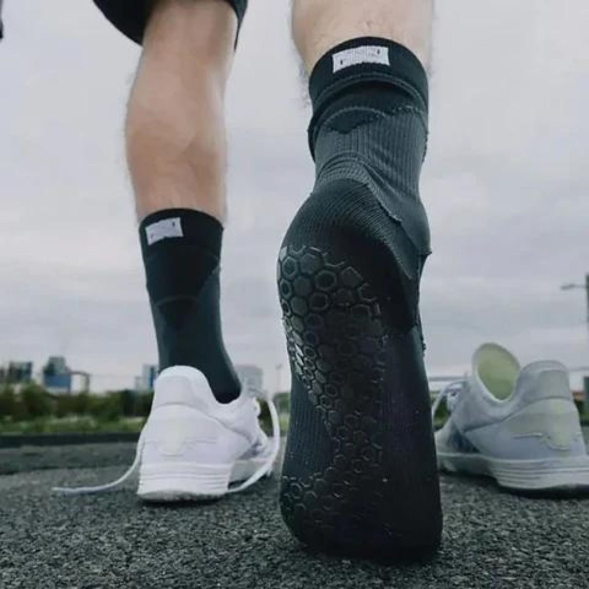 Fussballstulpen und Socken Grösse 36-41 Schwarz Set Tubxx und GripSoxx