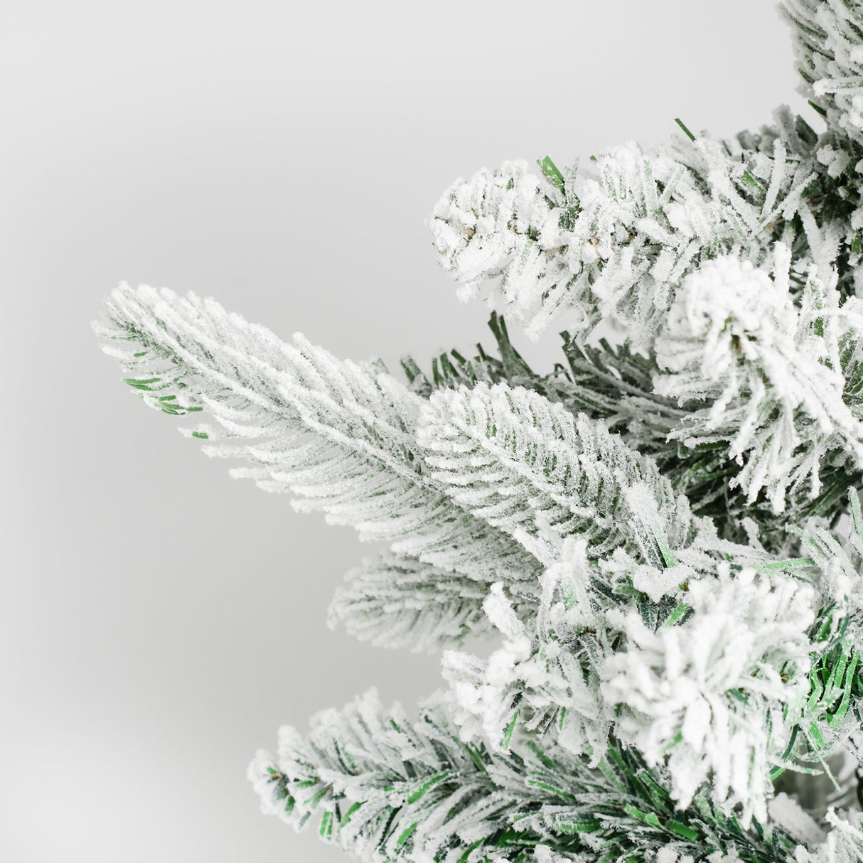 Weihnachtsbaum 45cm mit Schnee und LED Kunsttanne Tisch-Christbaum