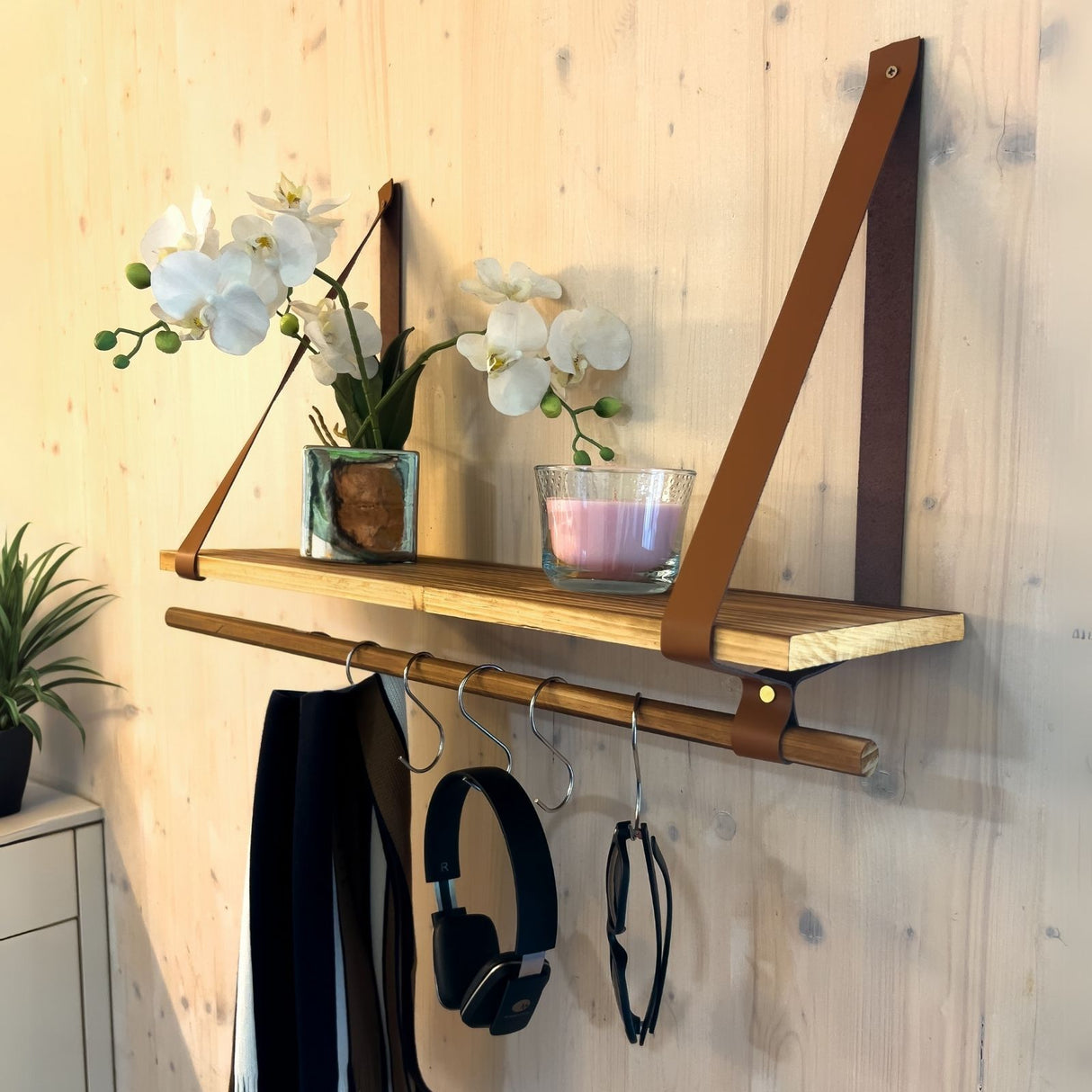 Wandregal 60cm mit Lederbändern und Holzstab Dekoregal Hängeregal