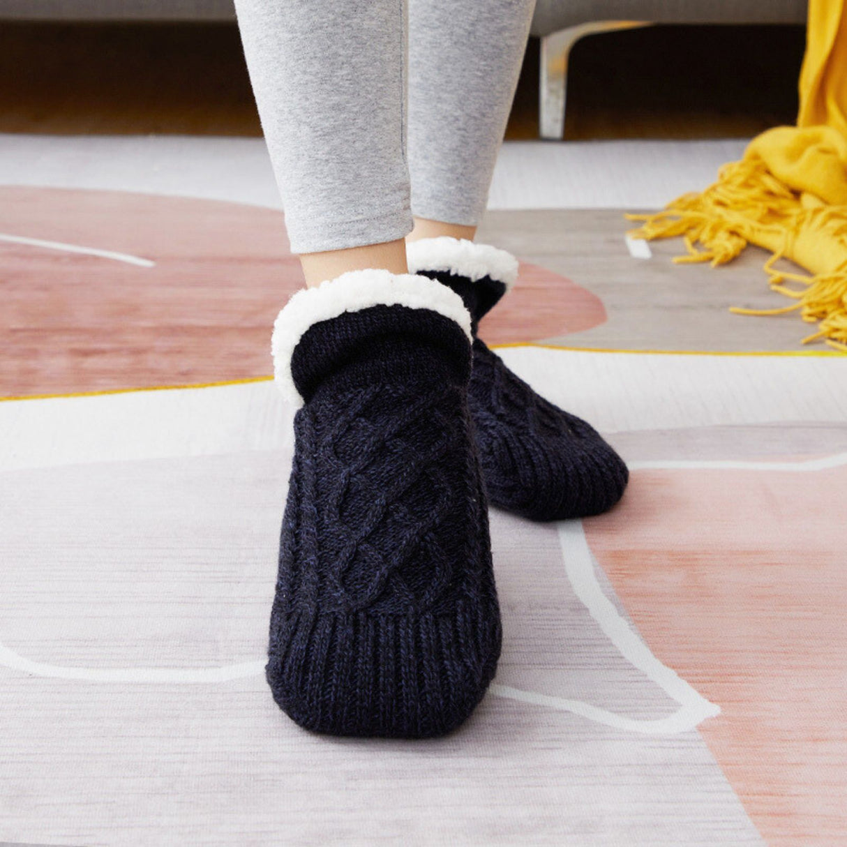 Hausschuhe Gr. 35-38 Kuschelsocken Fuzzy-Socken Pantoffeln Wintersocken